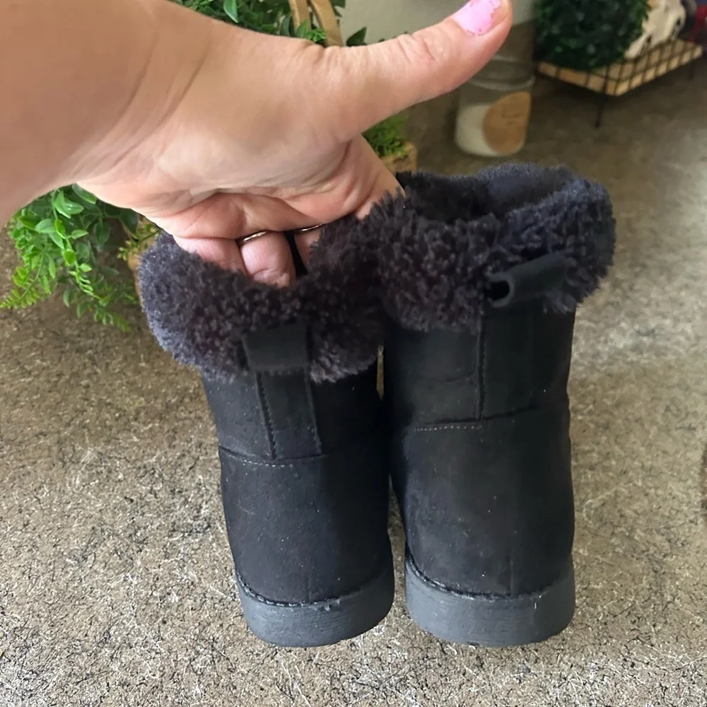 Cat & Jack Size 3 Black Faux Fur Size up boots
